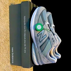 Brand new Men’s New Balance (990v5) Grey 11.5